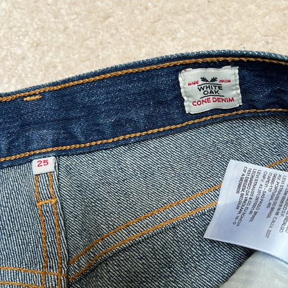 Levi’s dark wash jeans - Picture 10 of 11